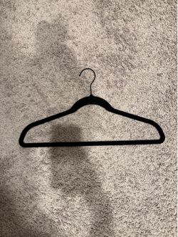 Black velvet hangers (80)