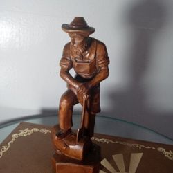 VINTAGE HAND CARVED WOOD STATUE 7"×3" 