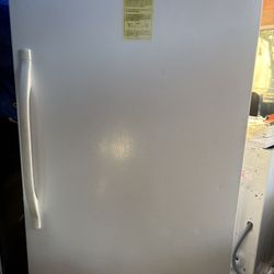 🔥 Kenmore Upright Freezer – $350 🔥