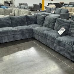 New 119x92 Sectional Couch / Free Delivery 