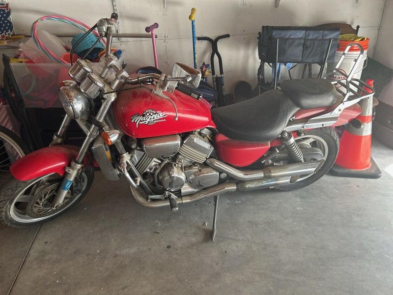 1994 Honda Magna
