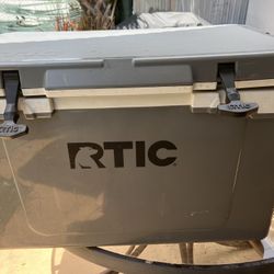 Cooler. Rtic 52 Quart 
