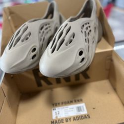 YZY FOAM RNR  (Size-12)