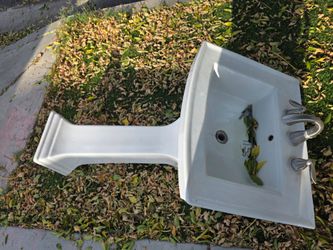 Free Pedestal Bath Sink