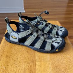 ALMOST NEW CONDITION KEEN All-terrain SANDALS size 9.5 Men 