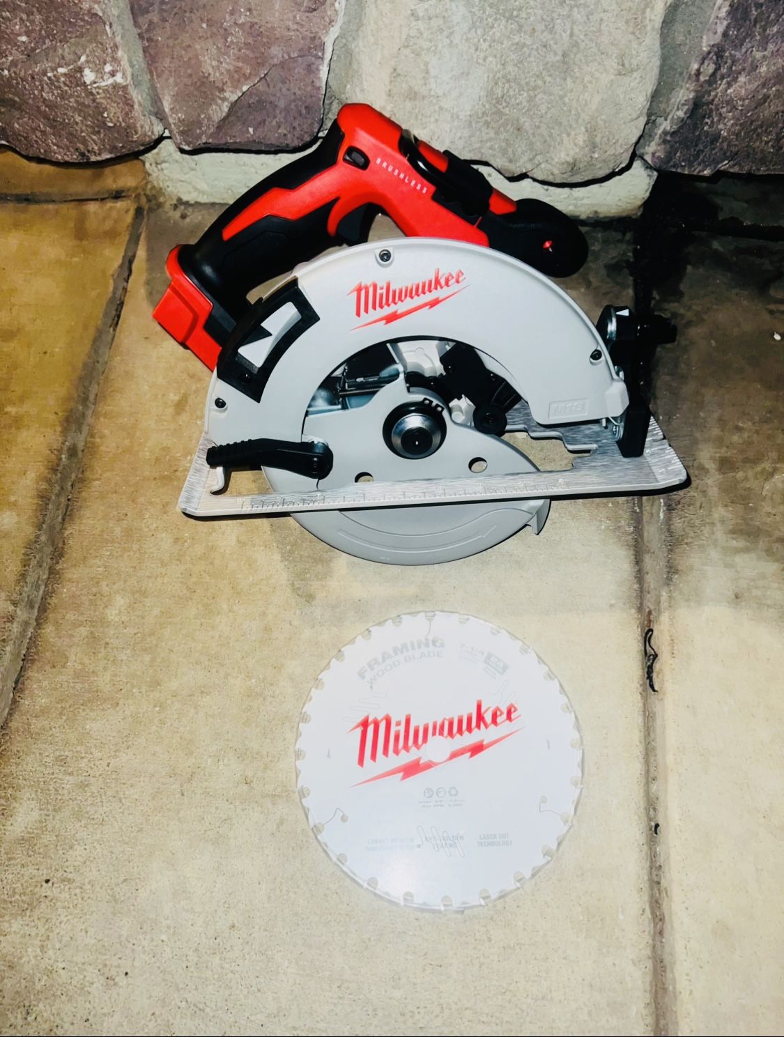 Milwaukee M18 18V Lithium-Ion Brushless Cordless 7-1/4 in. Circular Saw (Tool-Only) New !!!