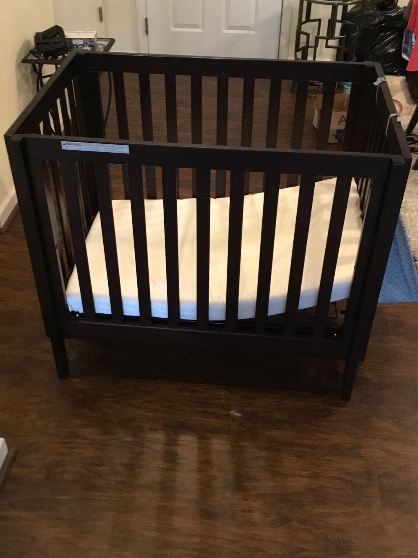 Mini Crib w/ Sheet Sets