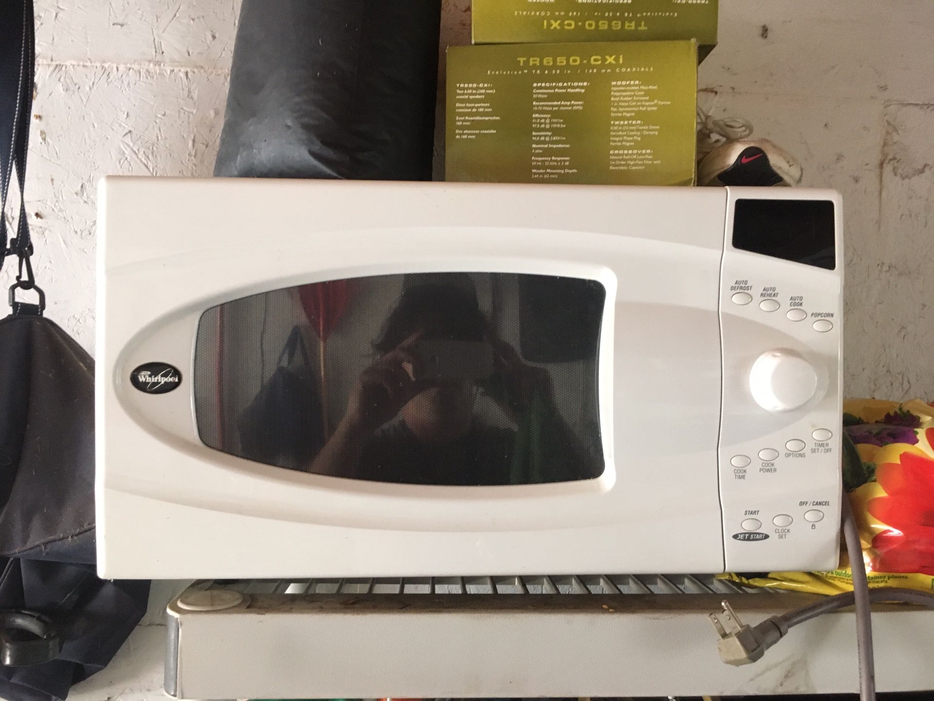 Whirlpool Microwave (Excellent Condition)