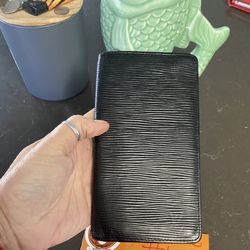 Authentic Louis Vuitton Long Bifold Men Or Women’s Wallet Clutch Black Epi Leather