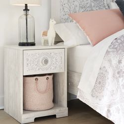 Paxberry Nightstand