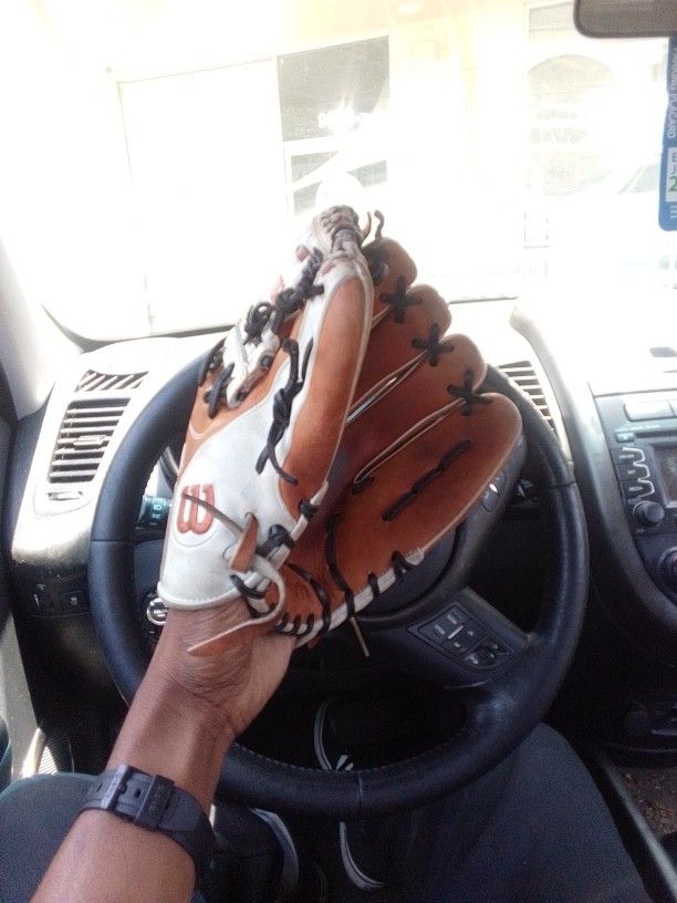 Wilson A2k A2000 H Web Infield Great Condition