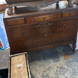 Dresser Antique With Mirror 