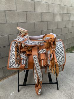 Montura bordada hecho en México 100% calidad