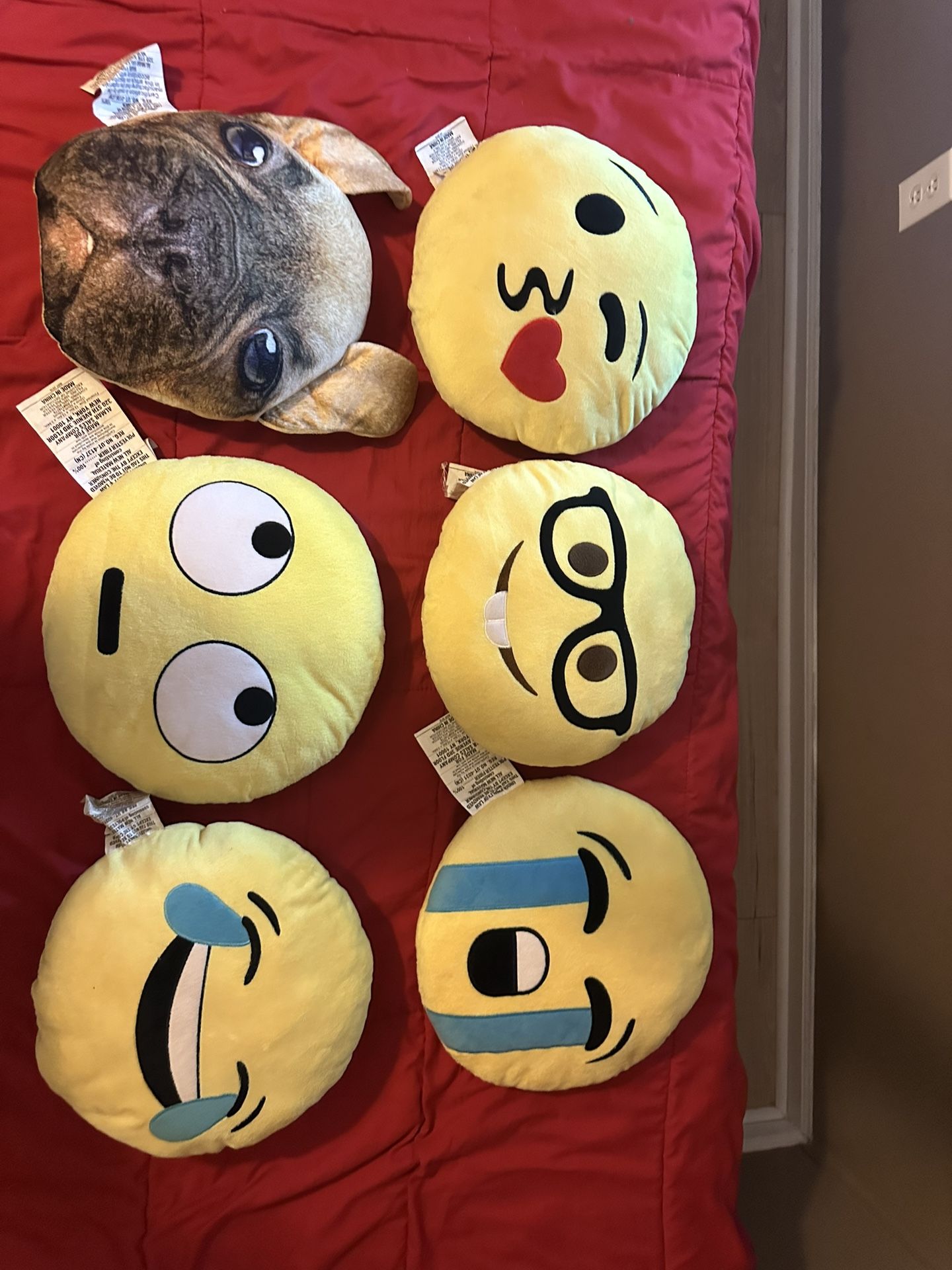 EMOJI PILLOW CUSHION 