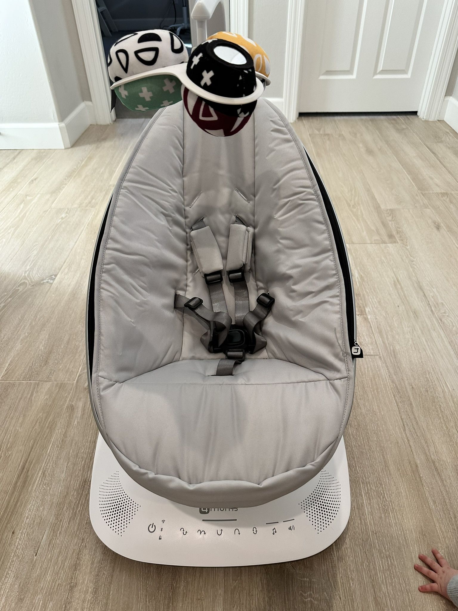MamaRoo Baby Swing Like New. SE Chandler