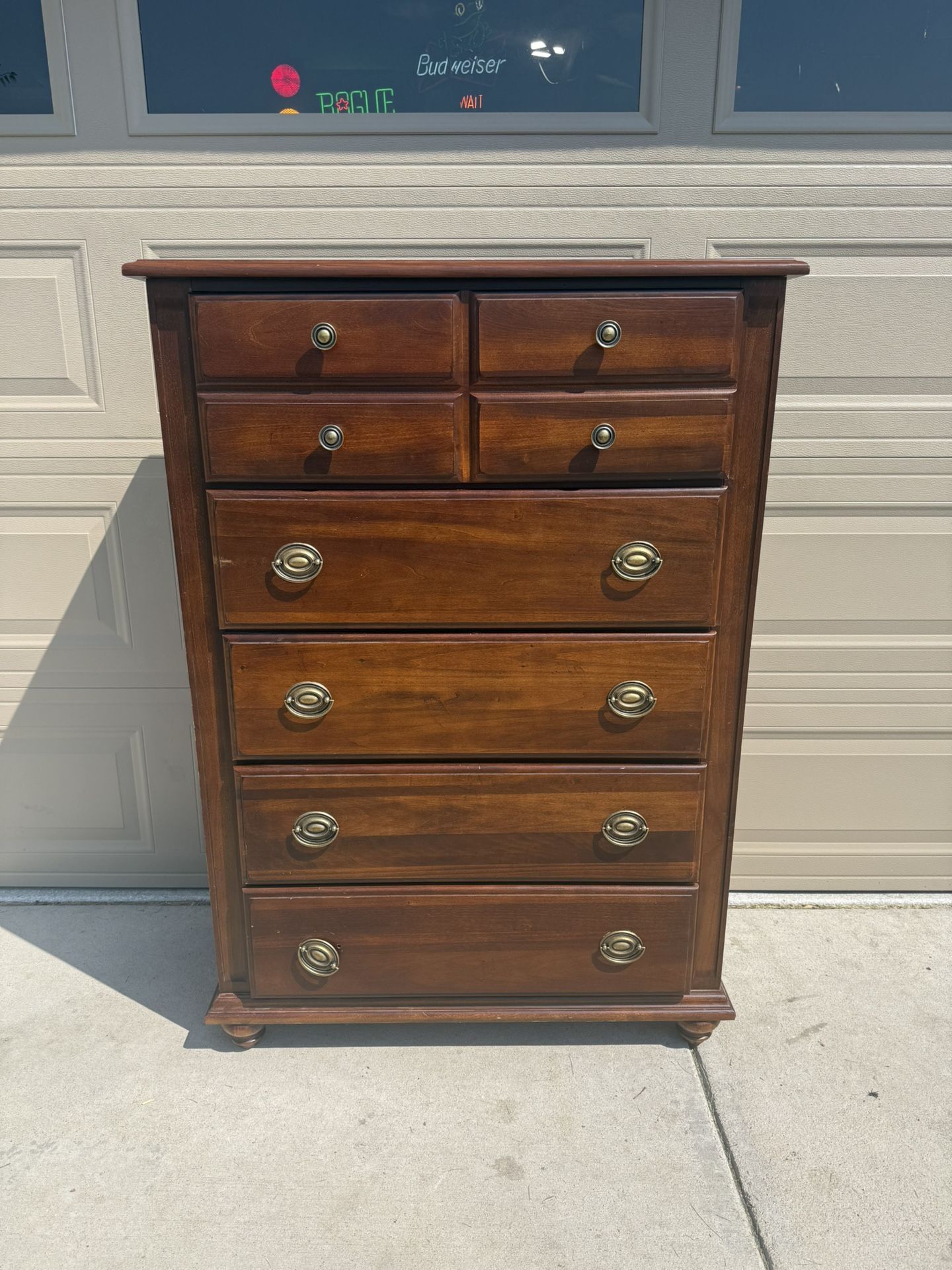 Broyhill 5-Drawer Chest – Solid Wood Dresser