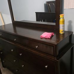 Dresser With Mirror Good Condition 