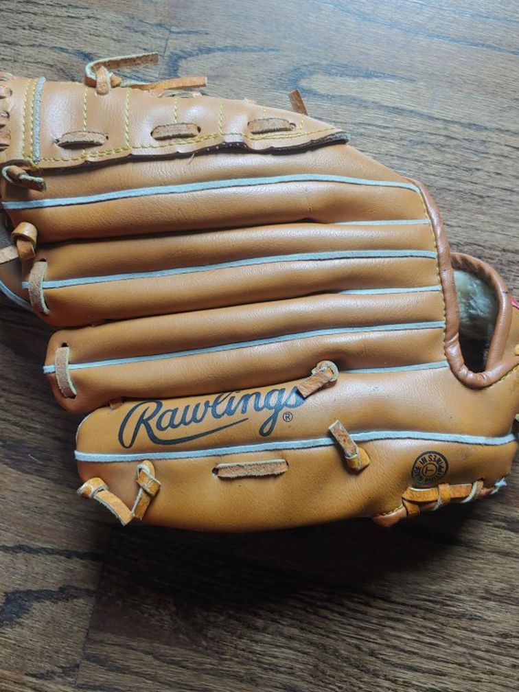 Rawlings Baseball glove "Rickey Henderson" model RBG 135.
