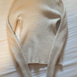 Sweater creamy