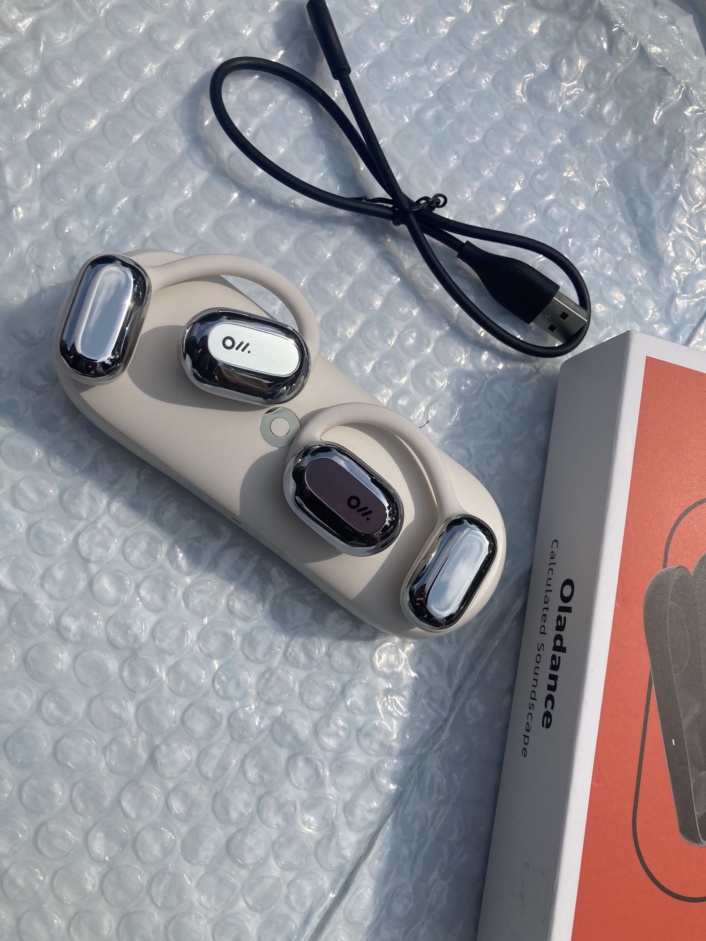 Oladance Wearable Stereo (with fresh box & charger)