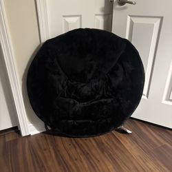Black Lounge Chair