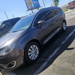 Pacifica Chris 2017