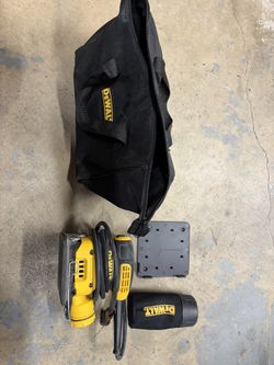 Dewalt 2.3 Amp 1/4 Sheet Sander