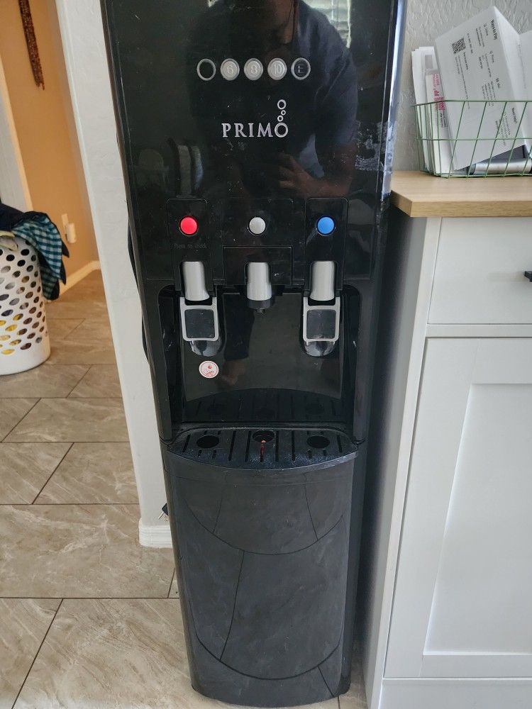 Water Dispenser With K-Cup Coffee Dispenser