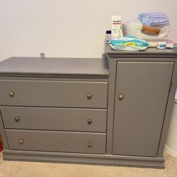 Dresser/changing Table 