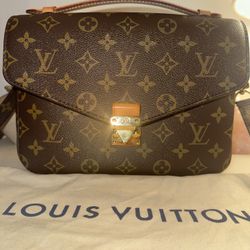 Louis Vuitton Pochette Métis