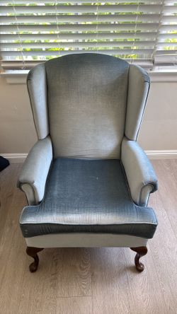 2 Blue velvet chairs