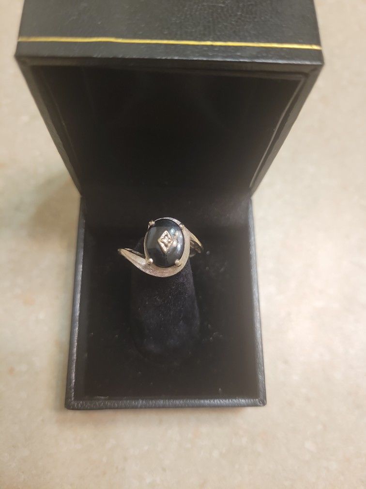 14 K White Gold Ring. Weight Is 3.6 Grams