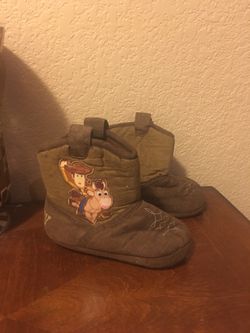 Woody slippers boys size 9/10