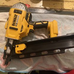 DEWALT 20V MAX* Finish Nailer, Angled, 15GA (DCN650B) This cordless finish nailer is 100% battery power eliminates need for a compressor, hose or cost