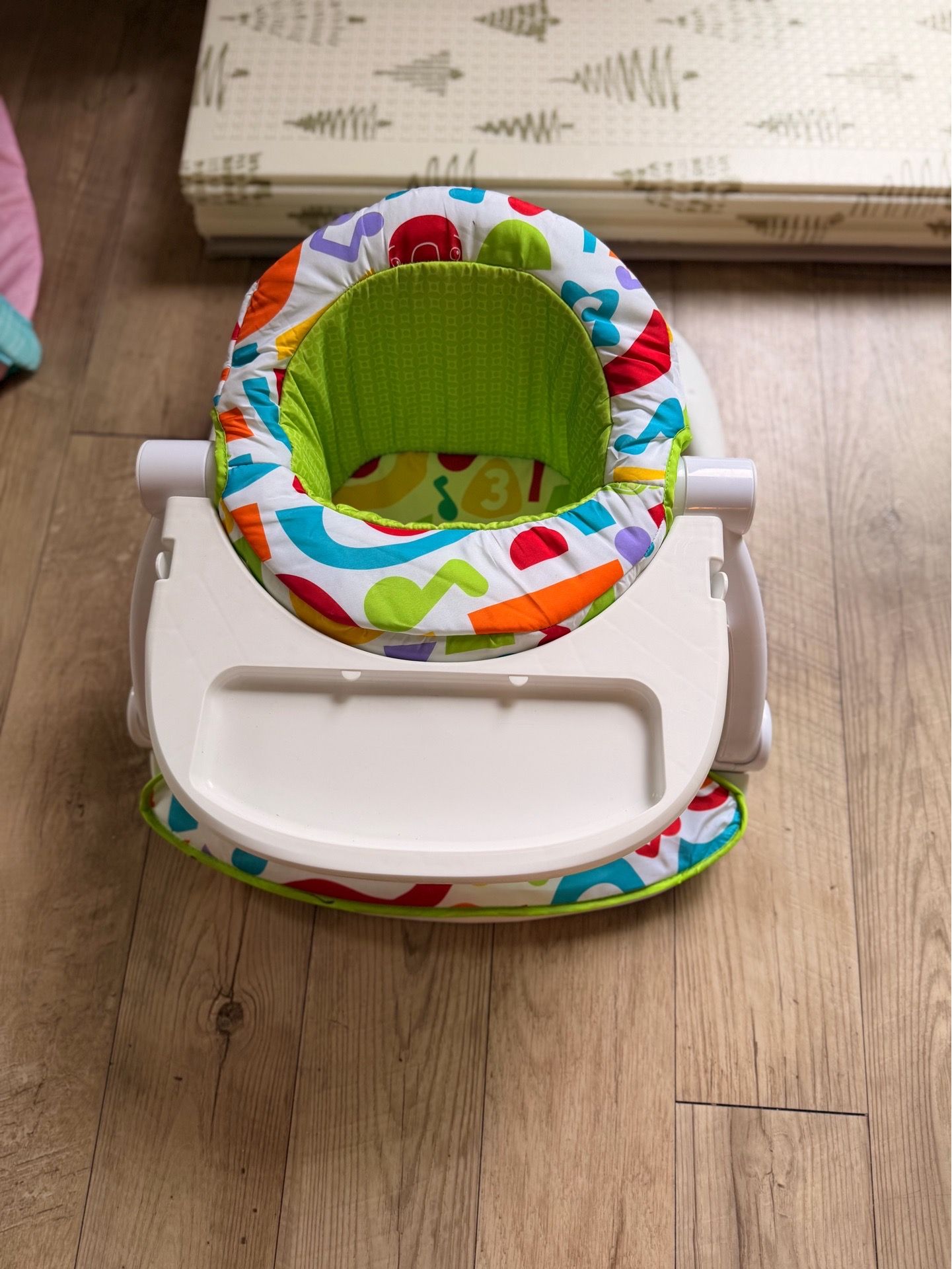 Baby Booster Seat with Piano Toy – Great Condition