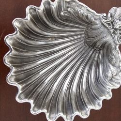 $35.00 - 1950's  F.B. Rogers Silverplate Shell Clam Footed Bowl - Rare & Elegant!