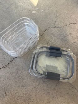 Tupperware set of four