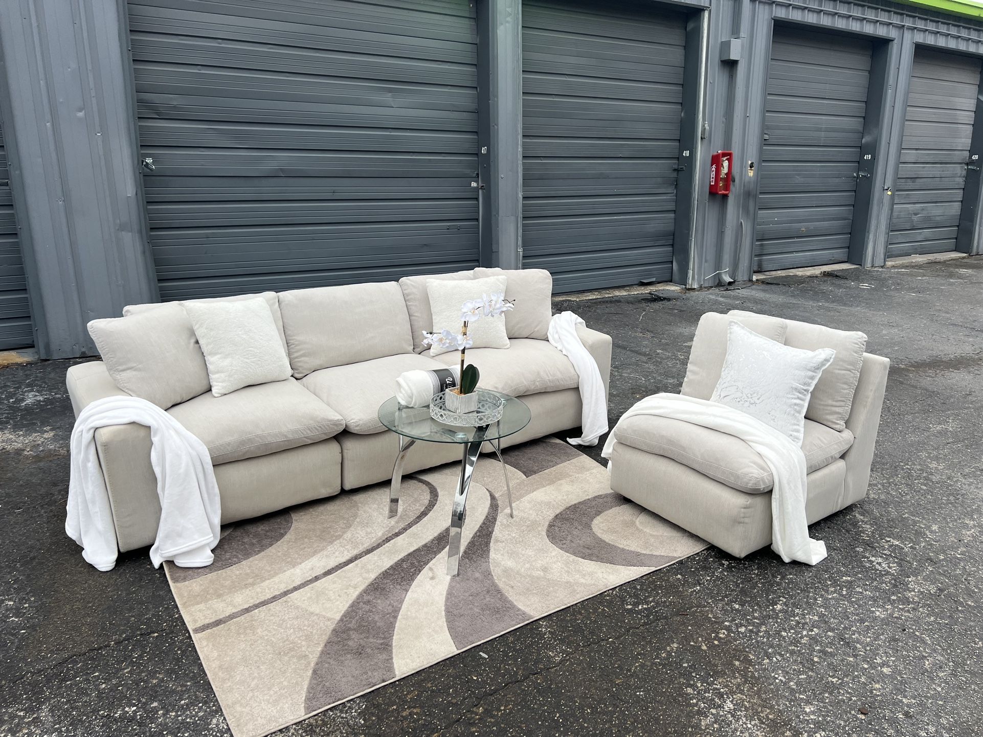 sectional/couch/sofa, Grey, Cloud couch,pickup Tampa, delivery available