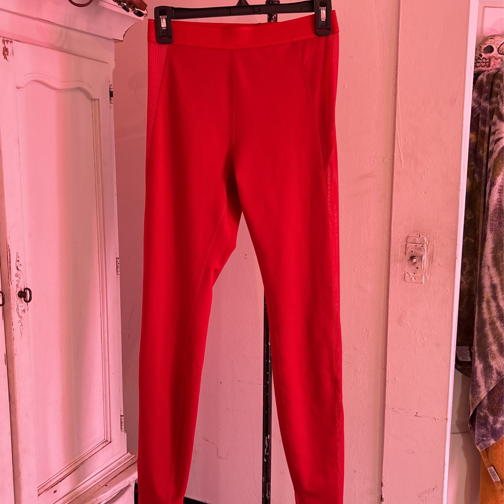 ALO Yoga Pants Airlift