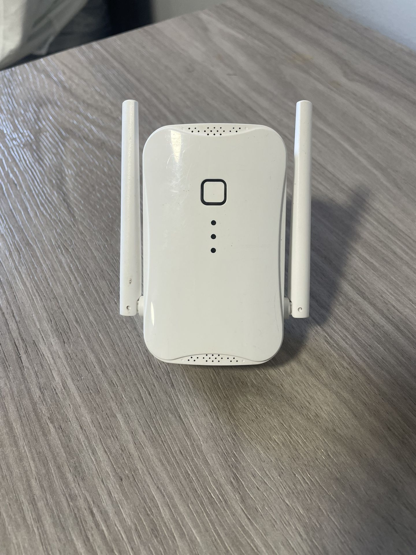 📶 Macard N300 WiFi Range Extender – Boosts Signal & Speed | Plug & Play ⚡