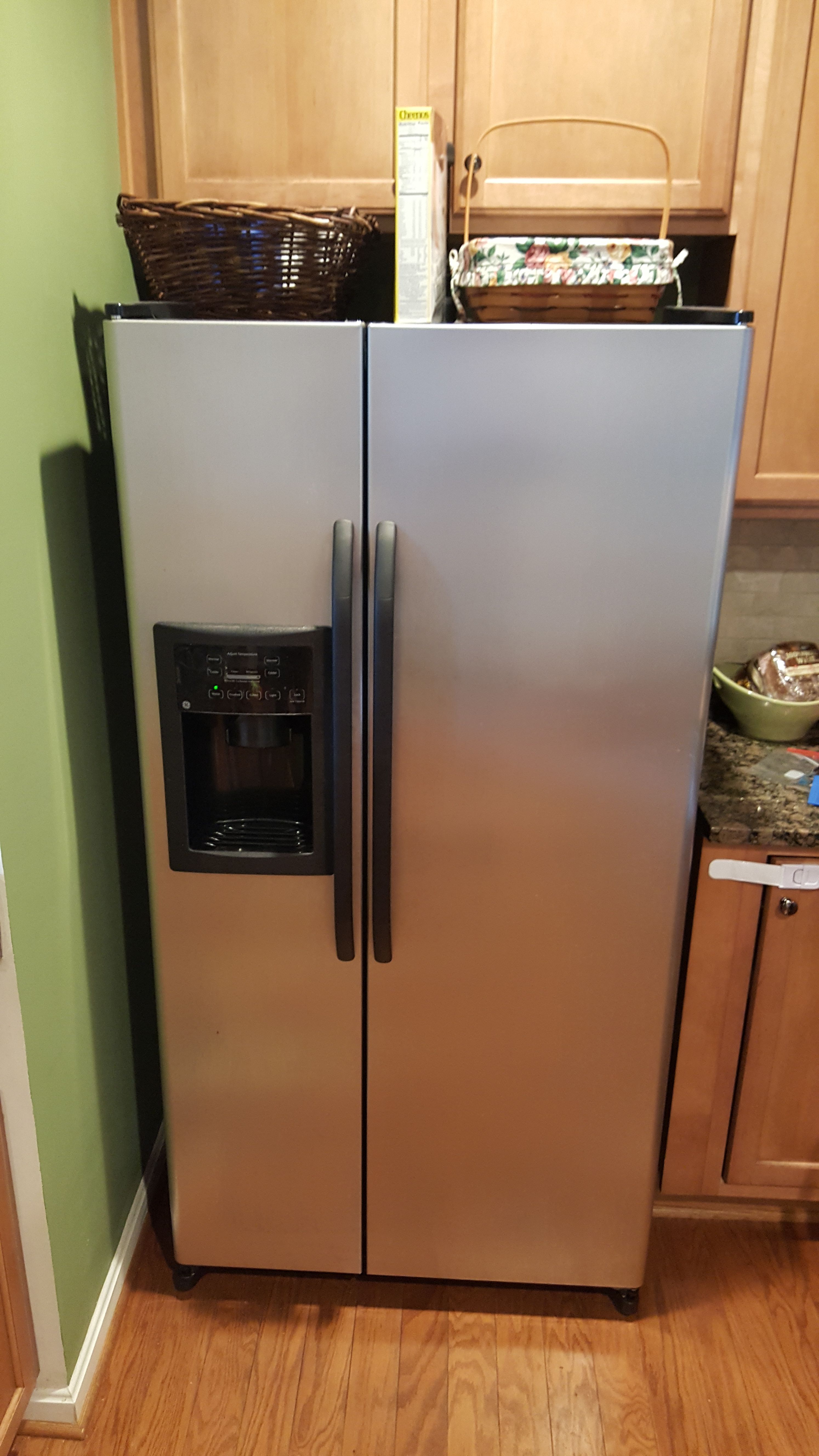 GE Side by Side Refrigerator and Freezer