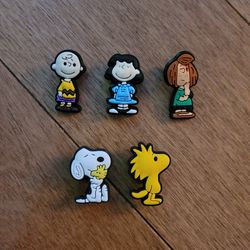 Lot Of 6 Snoopy Shoe Charms 