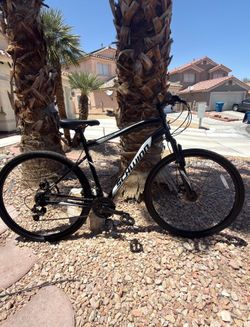 Schwinn Glenwood Hybrid Bike – Disc Brakes