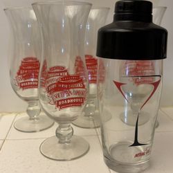 4 Southern Comfort Hurricane Glasses and 1 Cocktail  Shaker 