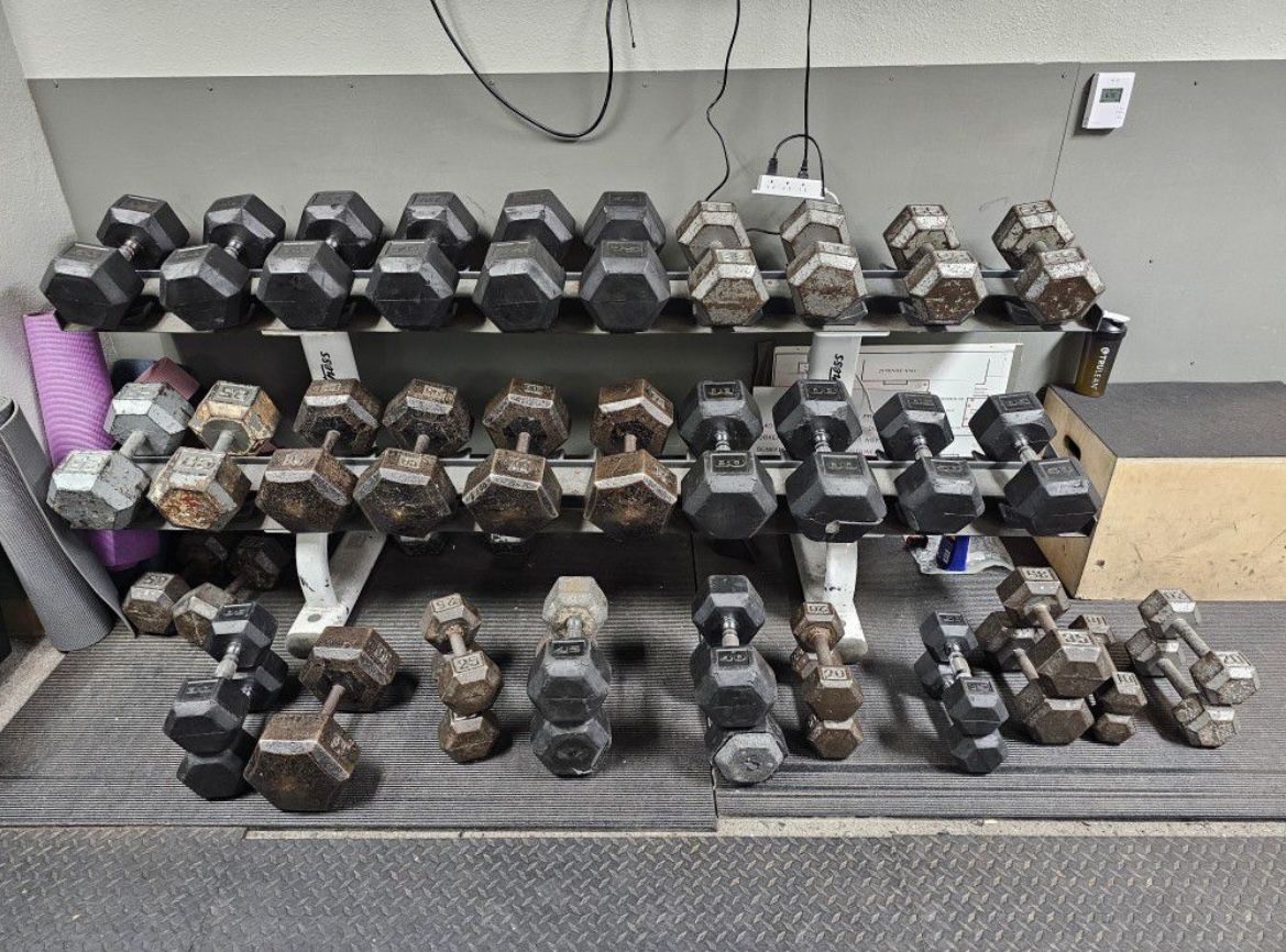 Dumbbell Weights PRICES LISTED AT THE BOTTOM UNDER DESCRIPTION ⬇️⬇️⬇️⬇️