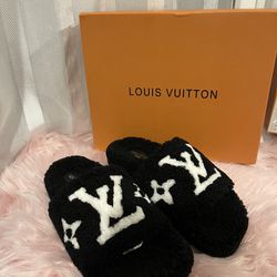 Black Louis Vuitton Slippers