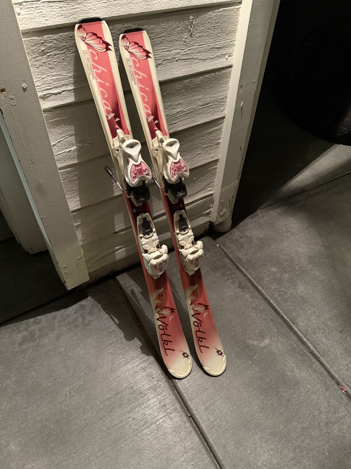 Völkl Chica Junior Kids Skis 100cm. Pink Butterfly Market 4.5 GW Bindings