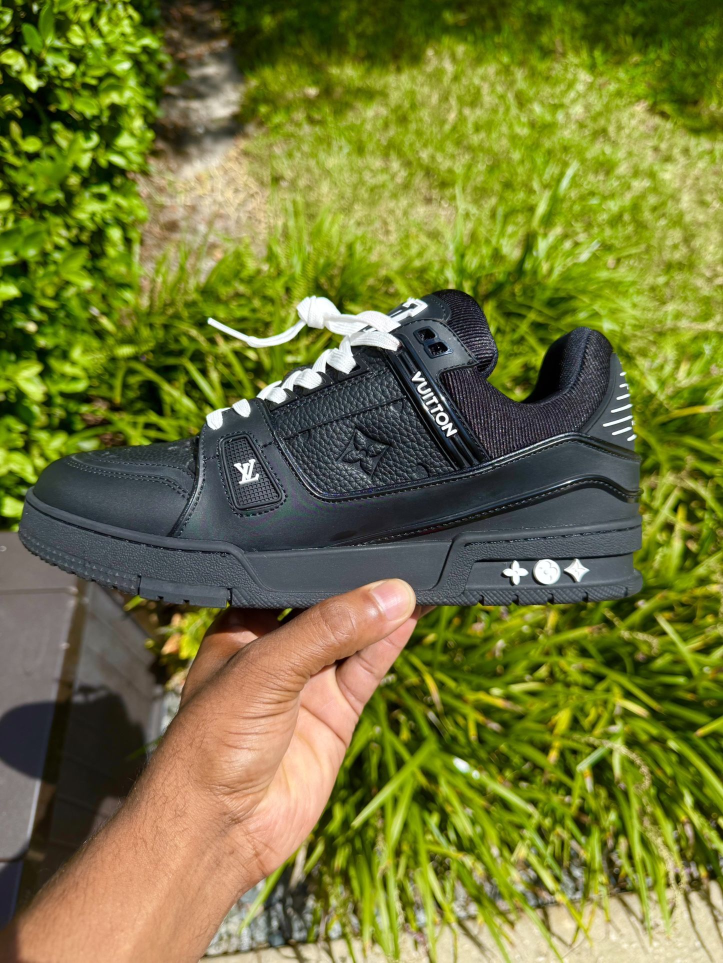Men Size 10 LV Trainers (No Box)
