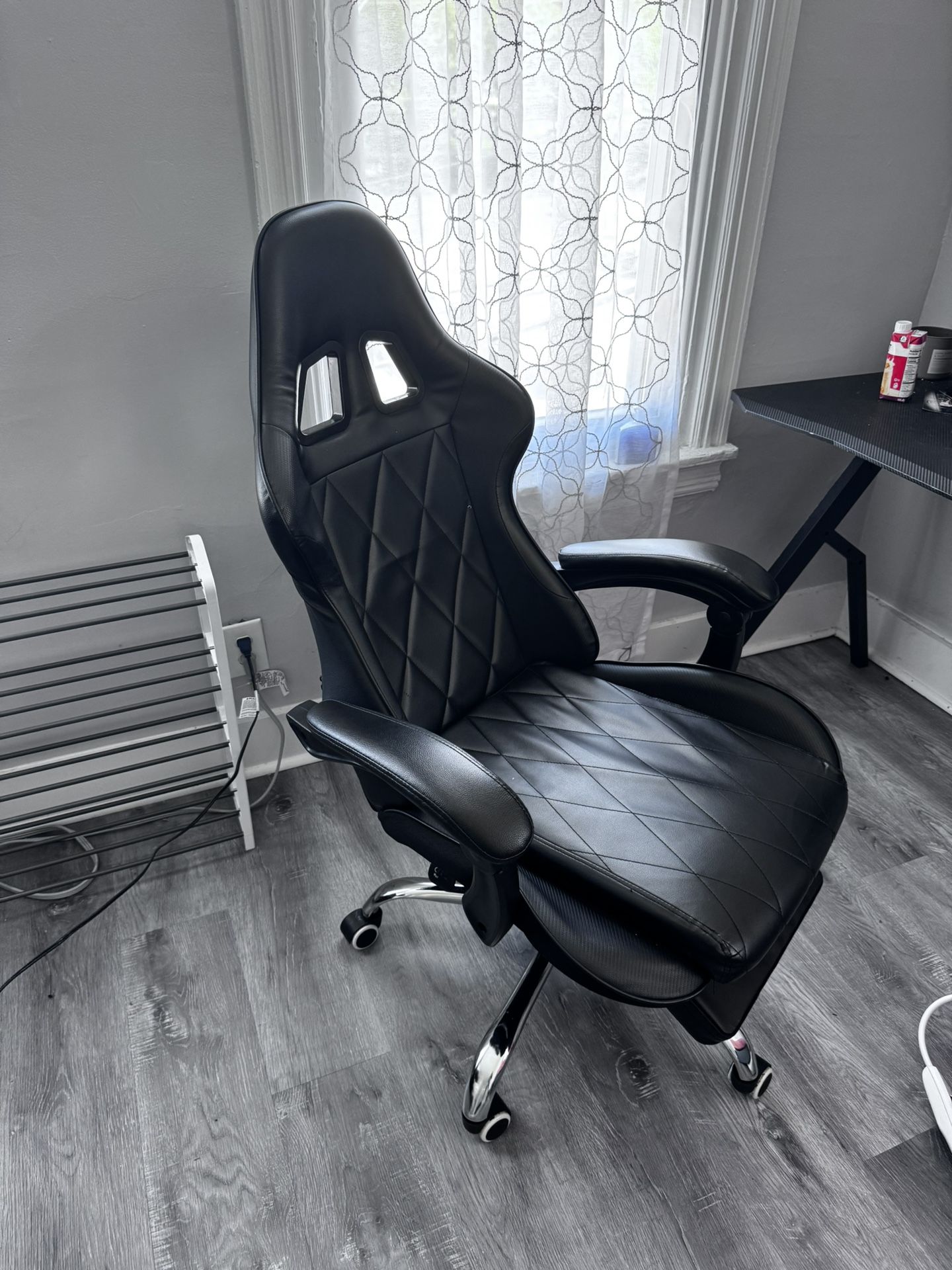 Gaming Chair & Desk Set โ Great Condition! $85 OBO โ Pickup NE