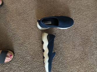 Navy sketchers size 8